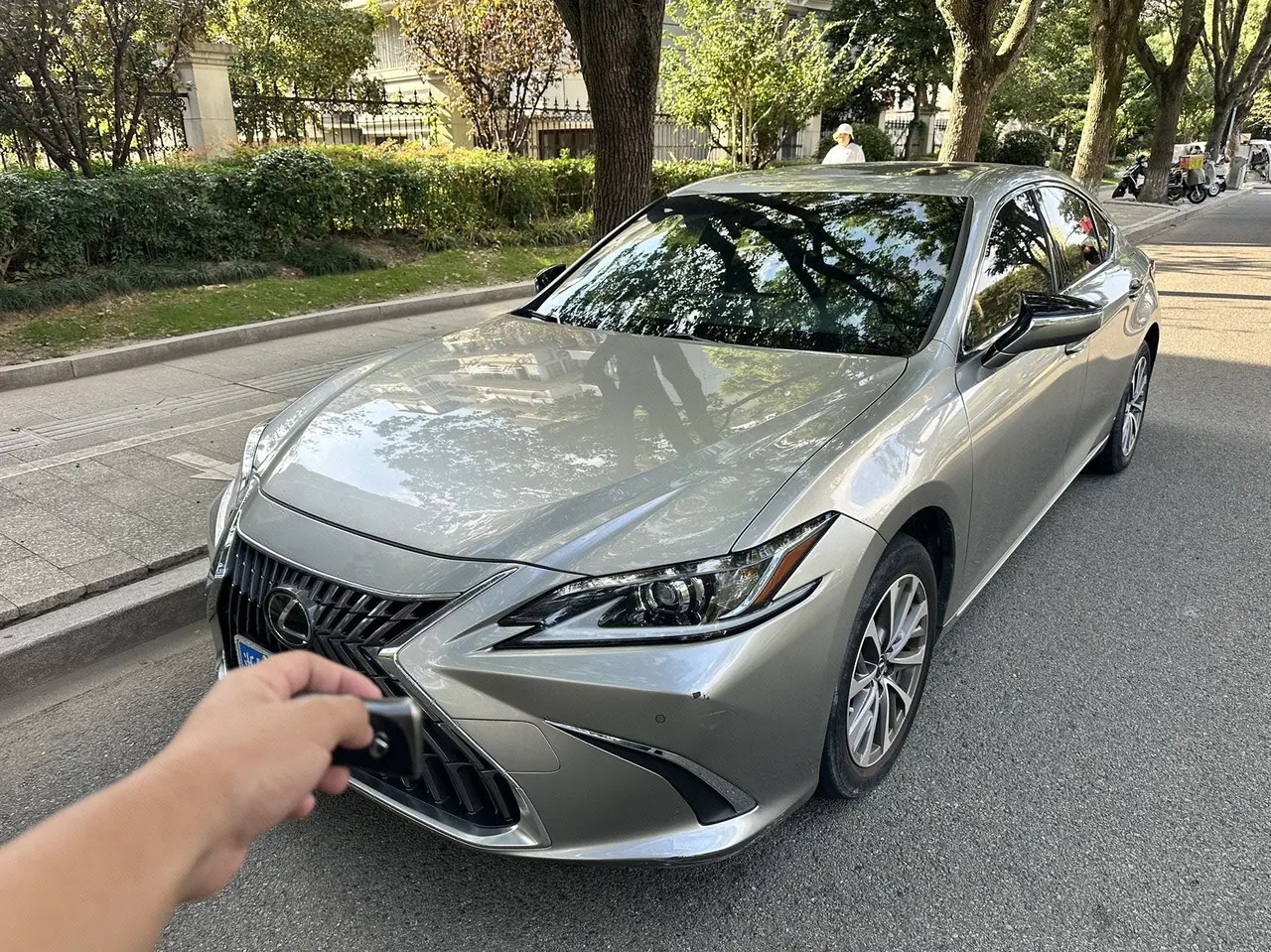Открыть галерею: Lexus ES (Imported) 2023 ES200 2.0 Stepless Premium Edition Automatic Gear