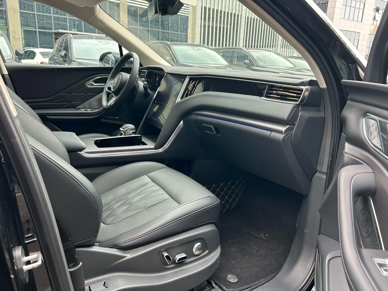 HongQi 2024 HS7 PHEV 2.0T 4-wheel drive flag smooth version 6-seat automatic gear 10