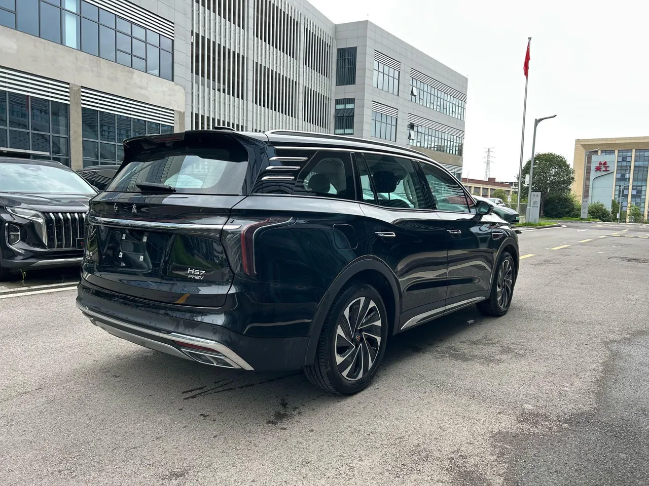 HongQi 2024 HS7 PHEV 2.0T 4-wheel drive flag smooth version 6-seat automatic gear 4