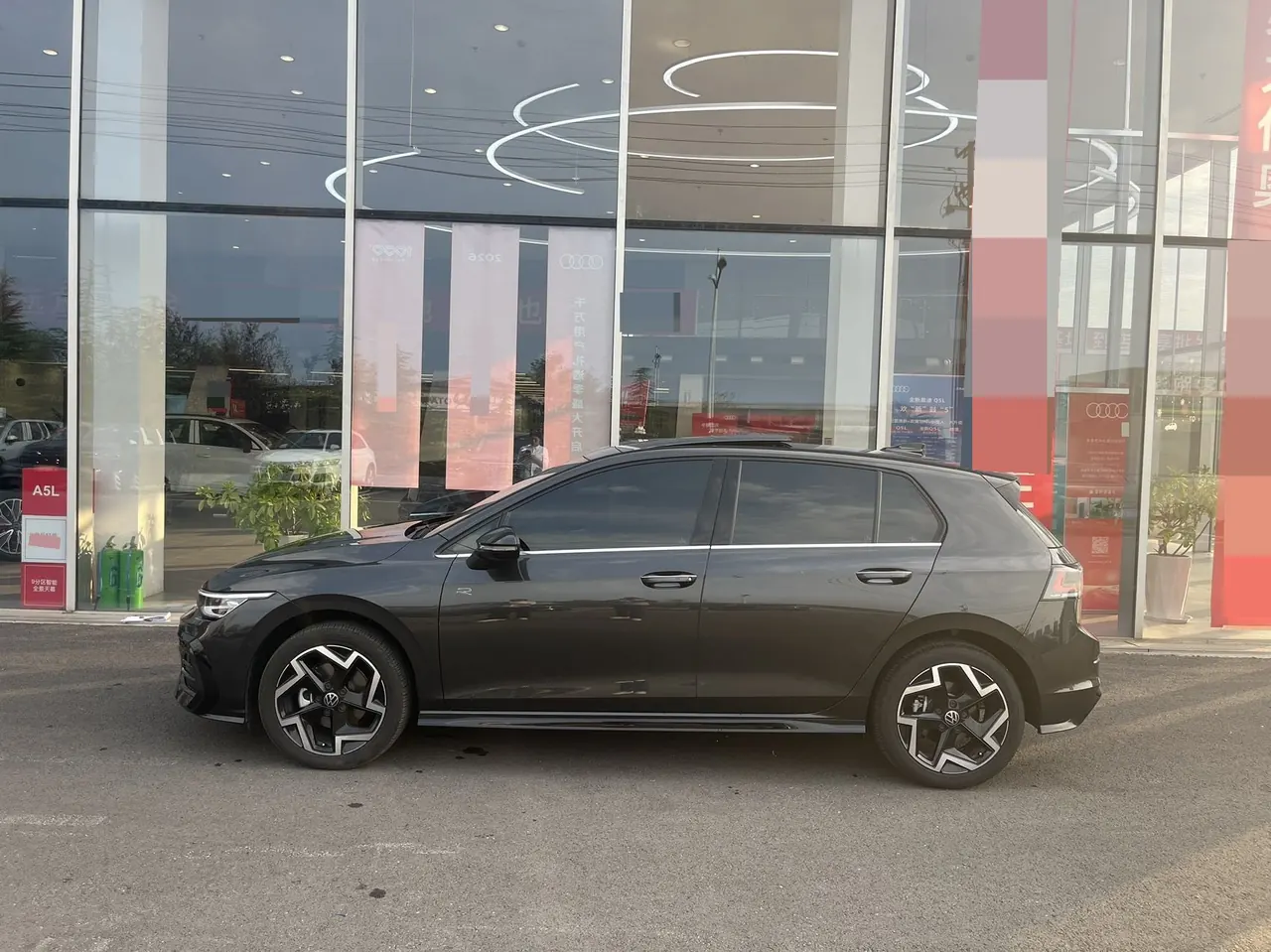 Volkswagen 2025 Golf 8 R-Line 1.5TSI 300TSI (Modified) Automatic Gear 3