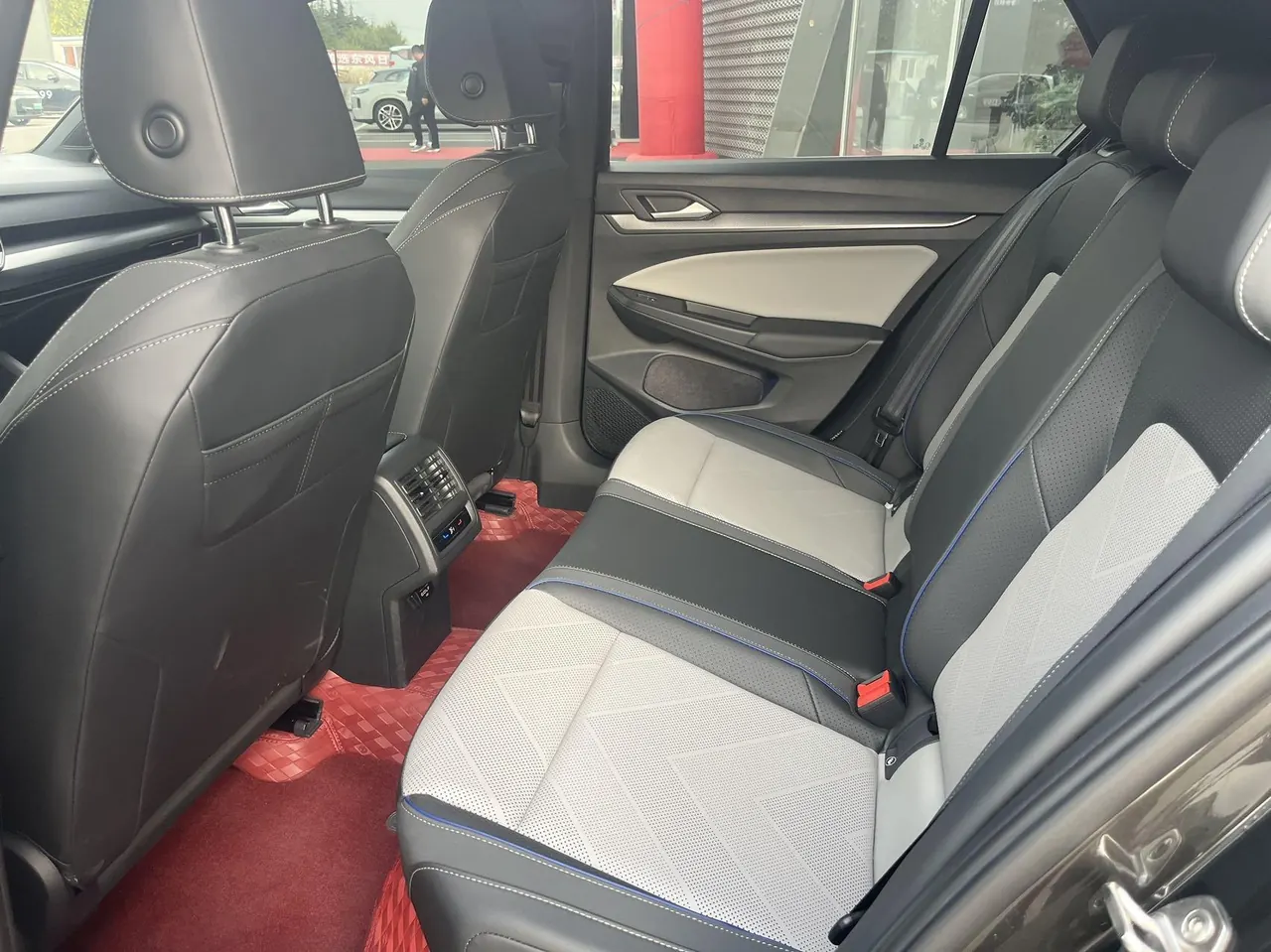 Volkswagen 2025 Golf 8 R-Line 1.5TSI 300TSI (Modified) Automatic Gear 6