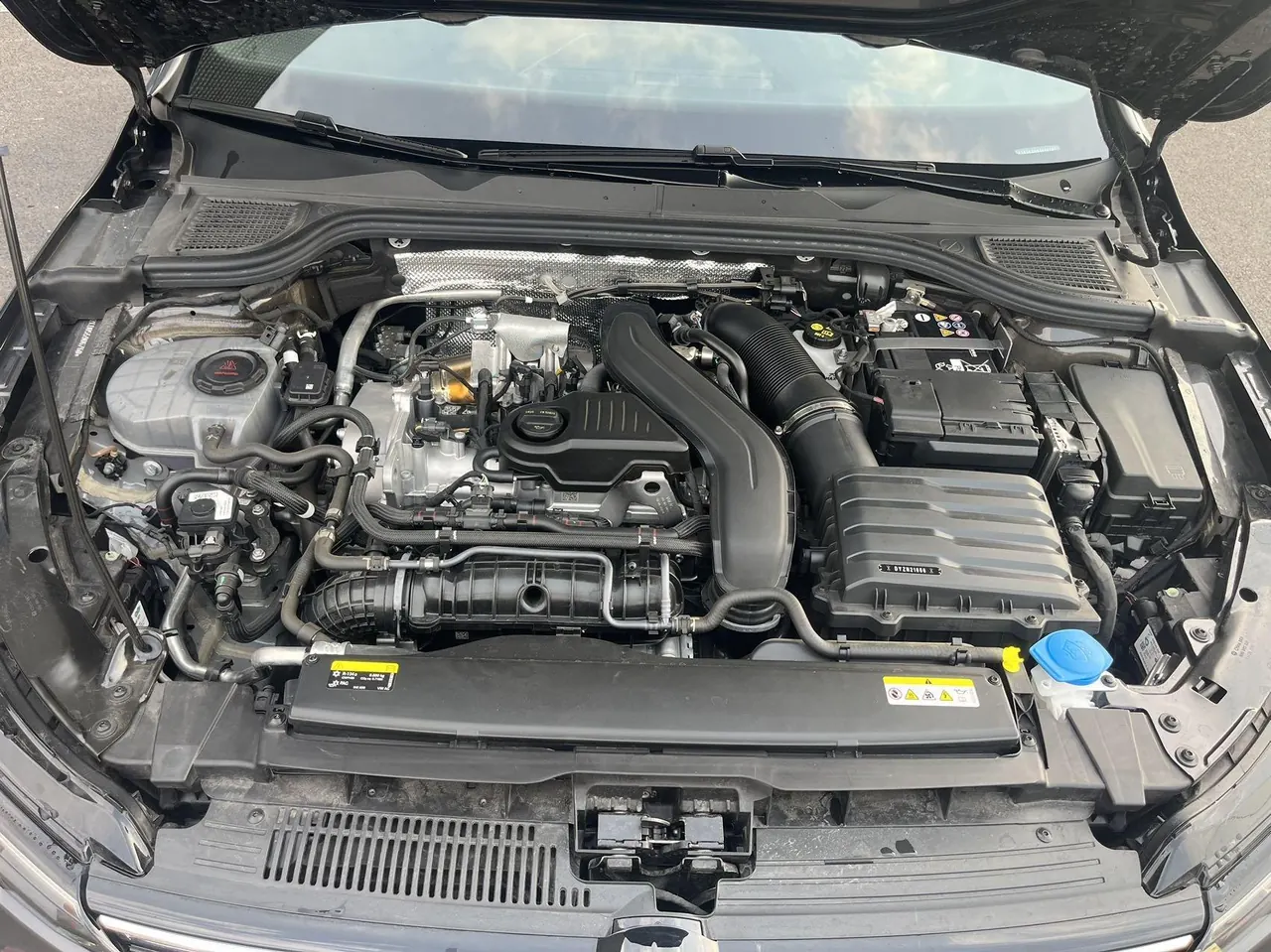 Volkswagen 2025 Golf 8 R-Line 1.5TSI 300TSI (Modified) Automatic Gear 7