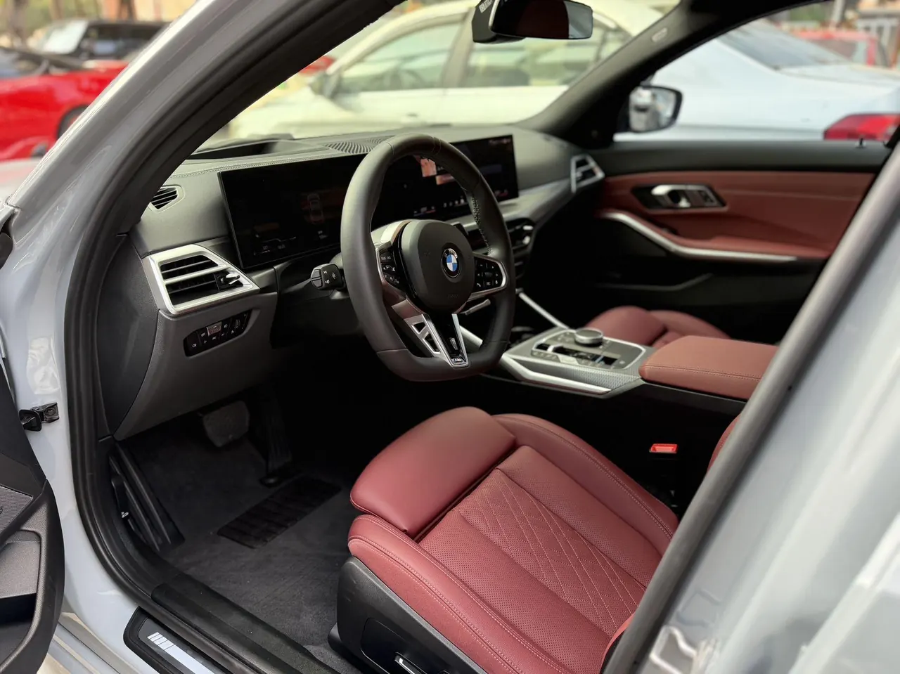 BMW 3 Series 2025 model 330i 2.0T M Sport Night Edition with automatic transmission 8