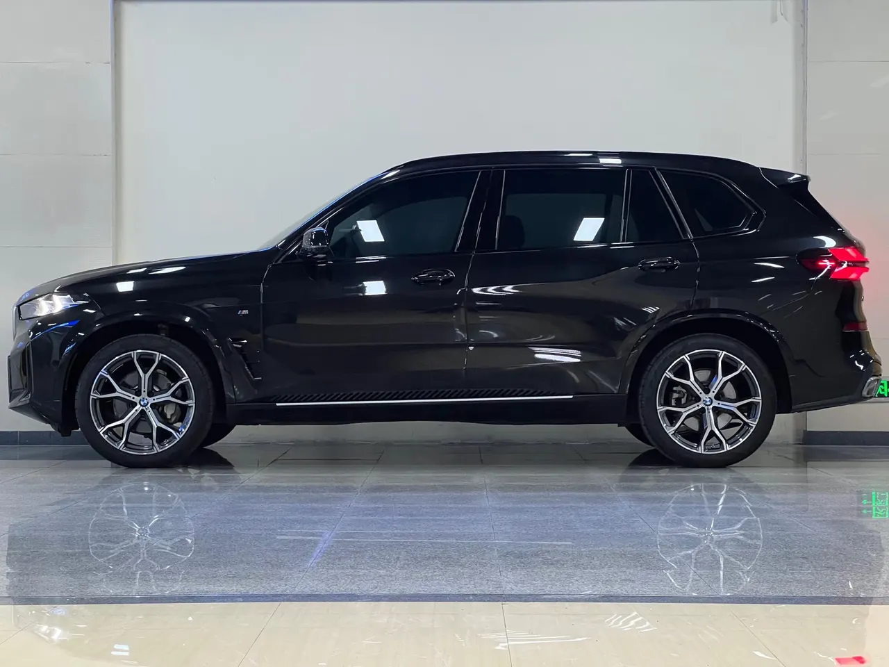 BMW 2023 X5 xDrive30Li 48V 2.0T exclusive m sports obsidian night suit automatic gear 4