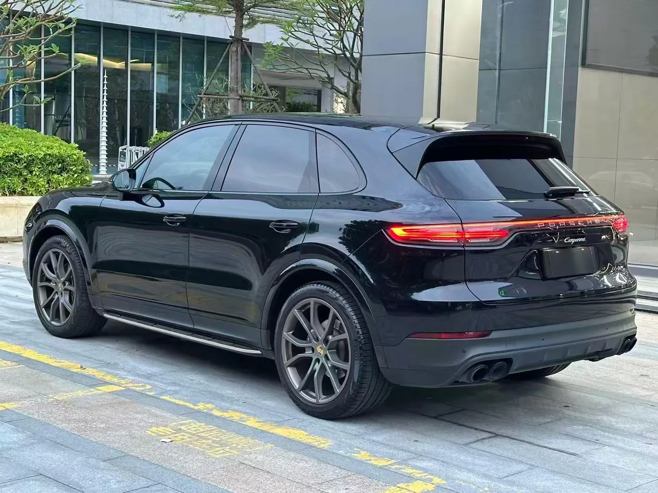 Porsche Cayenne (Imported) 2022 Cayenne 3.0T Platinum Edition Automatic Gear 7