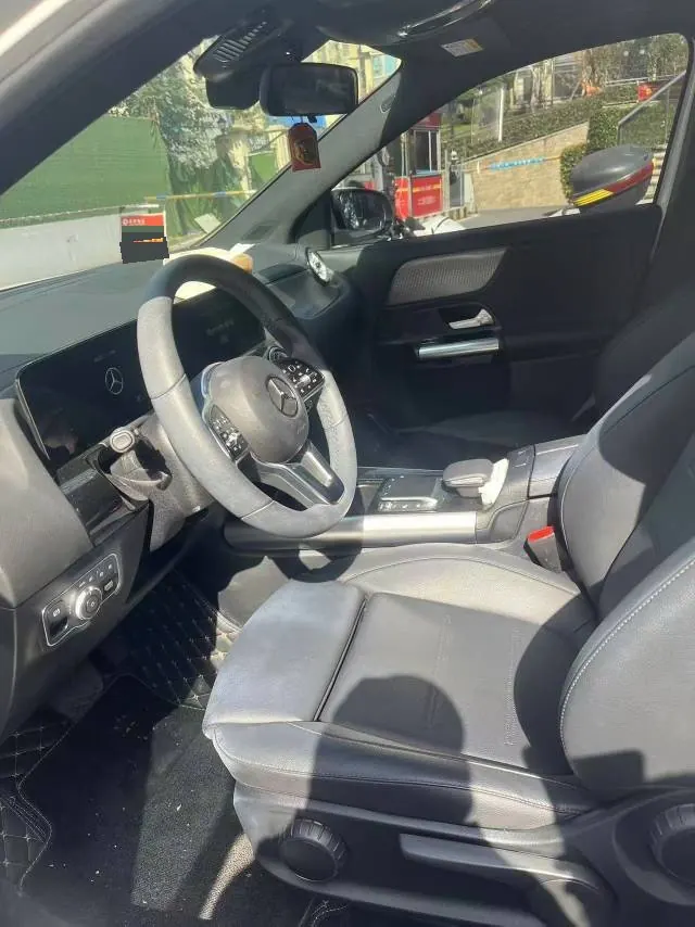Mercedes Benz 2022 GLA 220 2.0T automatic gear 3