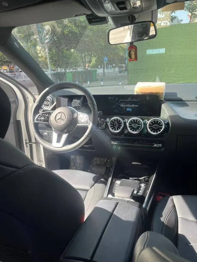 Mercedes Benz 2022 GLA 220 2.0T automatic gear 5