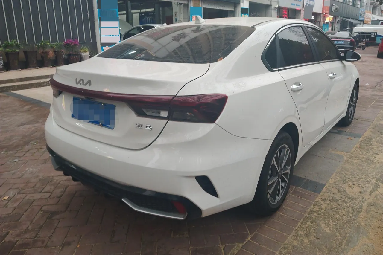 Kia 2023 K3 1.5 Stepless Deluxe Edition Automatic Gear 3