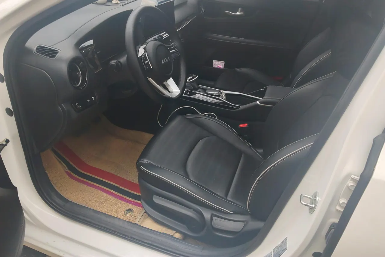 Kia 2023 K3 1.5 Stepless Deluxe Edition Automatic Gear 4