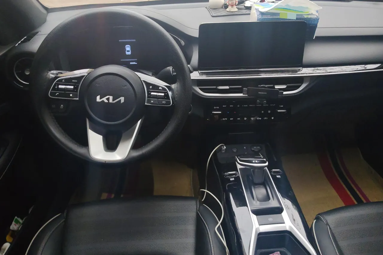 Kia 2023 K3 1.5 Stepless Deluxe Edition Automatic Gear 5