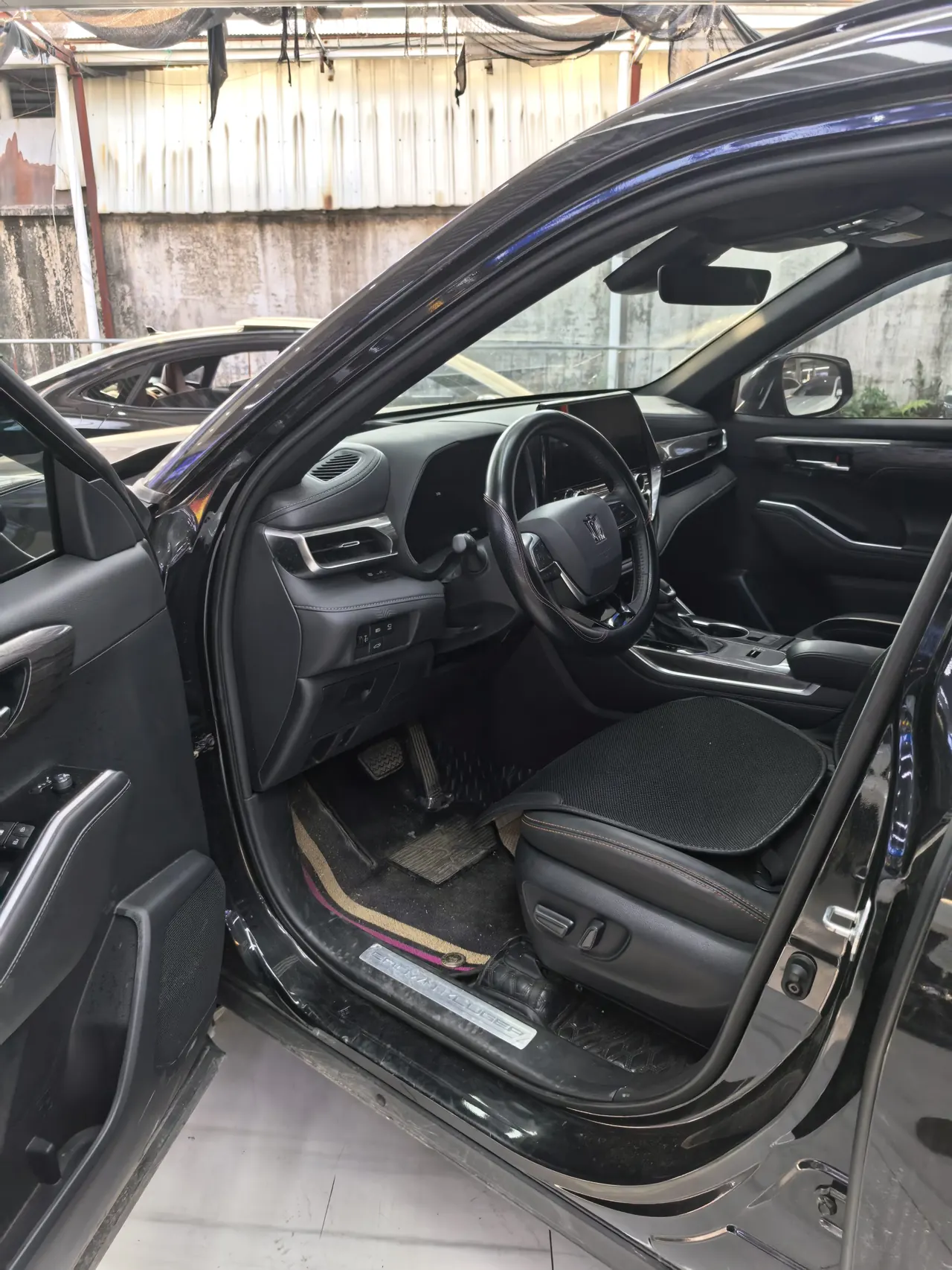 Toyota 2024 Crown Land Release HEV 2.5 Stepless Four-wheel Drive Premium Edition Automatic Gear 3