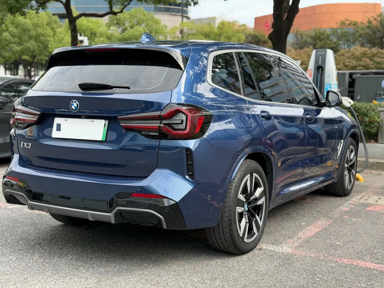 BMW 2023 iX3 leading automatic 14