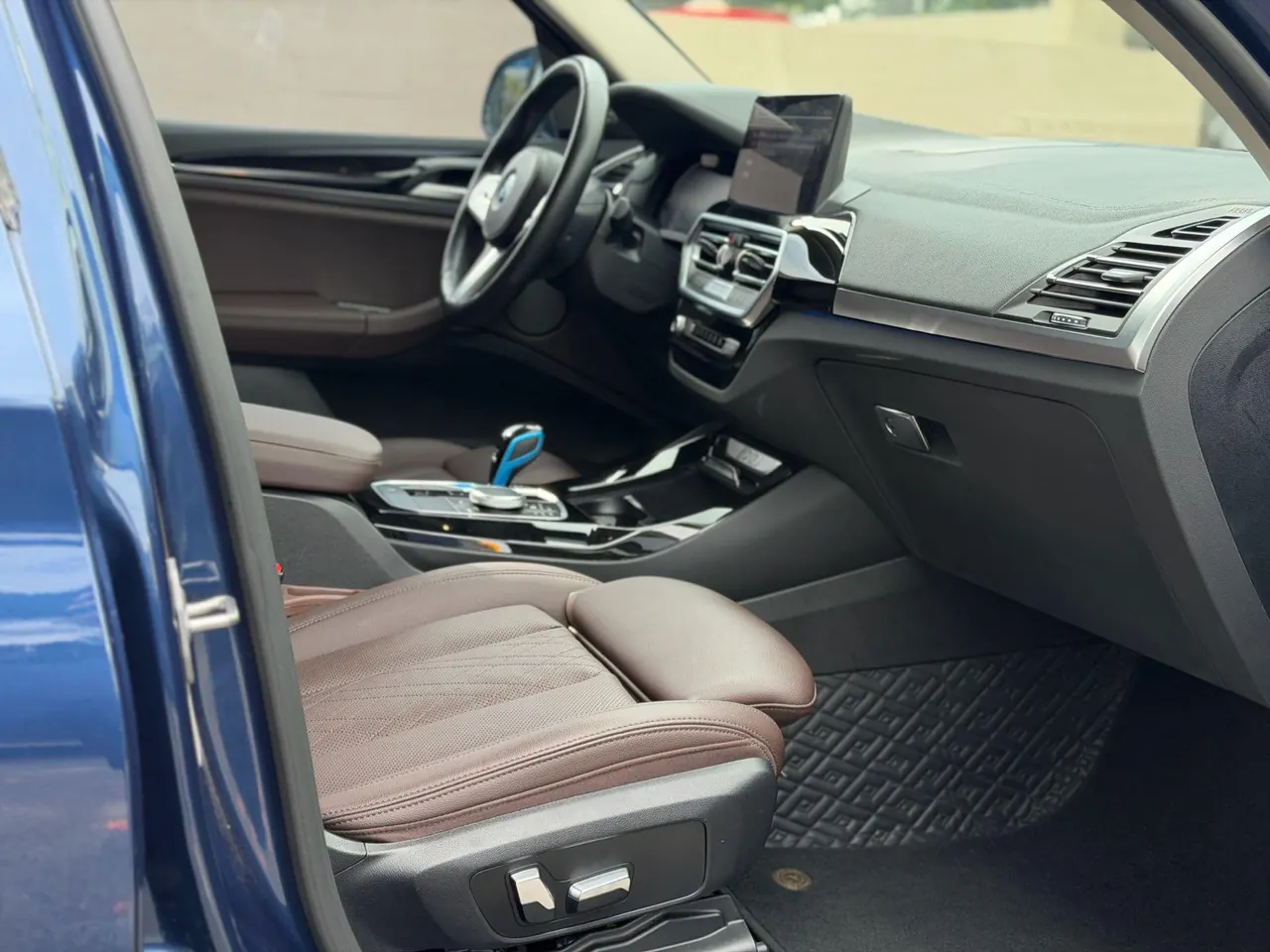 BMW 2023 iX3 leading automatic 9