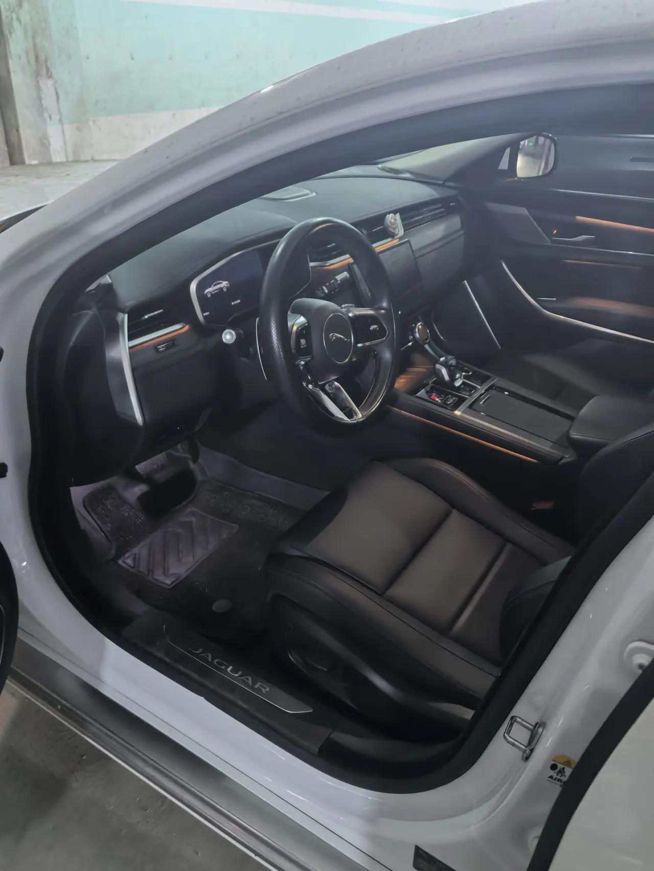 Jaguar 2023 XFL 2.0T P 10000.00g Drive Elite Deluxe Automatic Gear 5