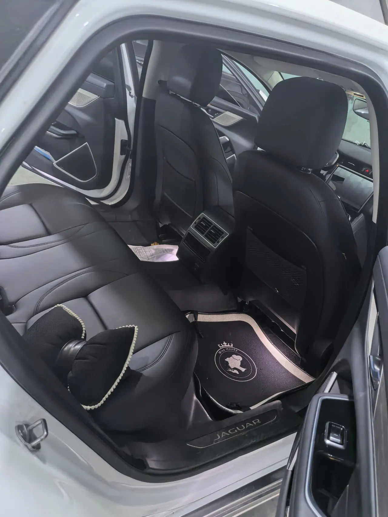 Jaguar 2023 XFL 2.0T P 10000.00g Drive Elite Deluxe Automatic Gear 7