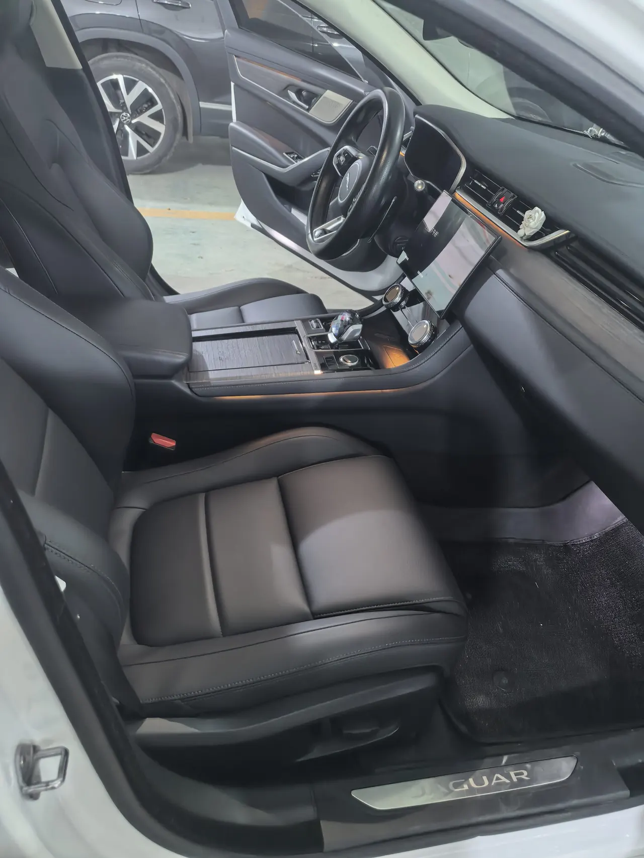 Jaguar 2023 XFL 2.0T P 10000.00g Drive Elite Deluxe Automatic Gear 8
