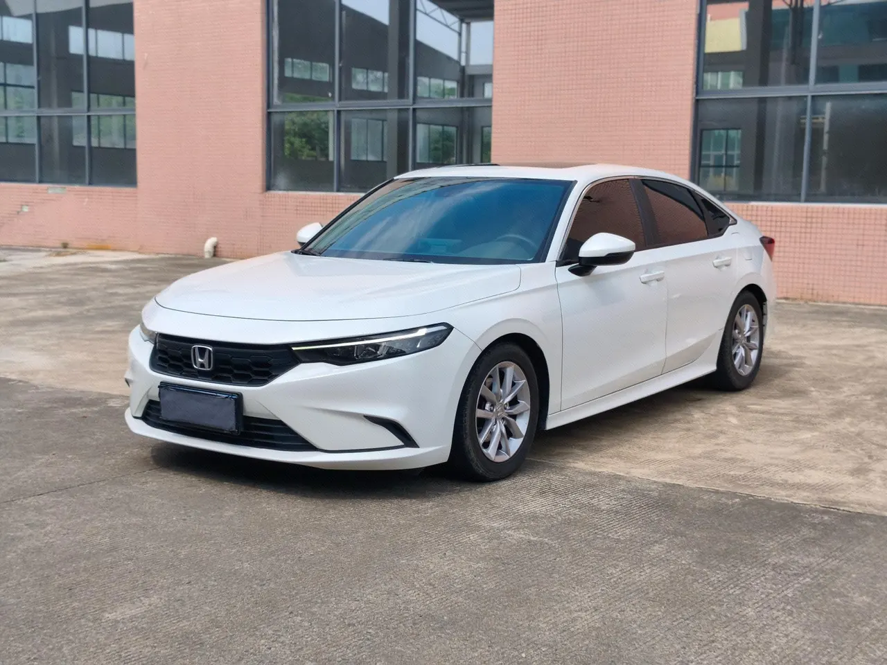 Открыть галерею: Honda 2023 model 1.5T 240TURBO exclusive manual gear