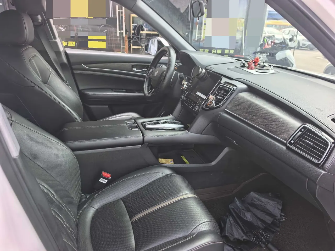 Honda 2023 UR-V 2.0T 370TURBO two-drive elegant version of automatic gear 5