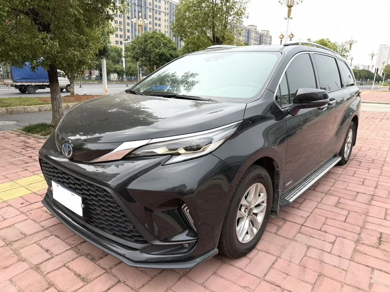Toyota 2023 Grevia HYBRID 2.5 Stepless Comfort Edition Automatic Transmission - View 1