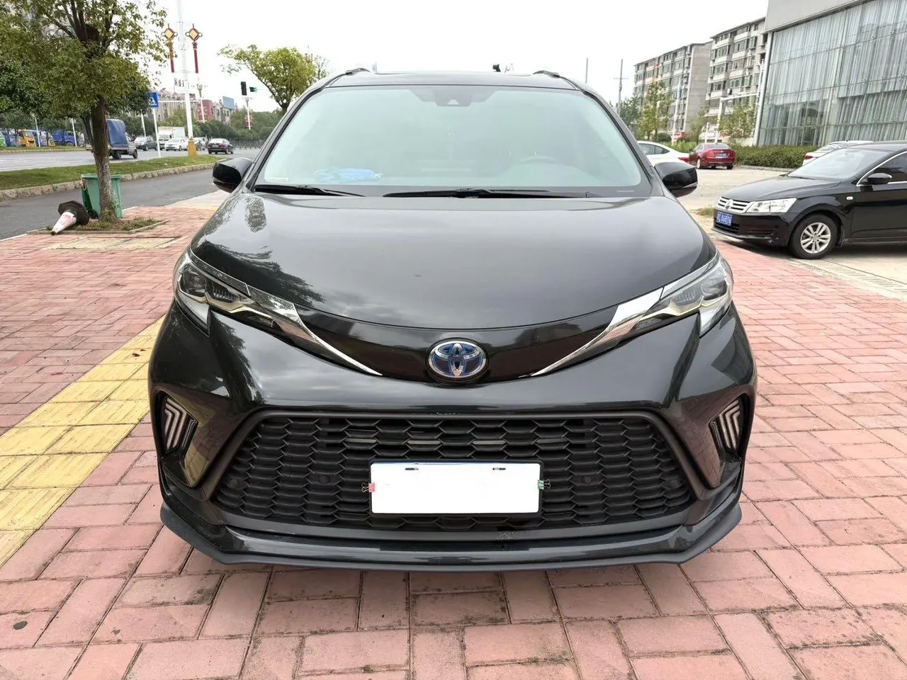 Toyota 2023 Grevia HYBRID 2.5 Stepless Comfort Edition Automatic Transmission 3