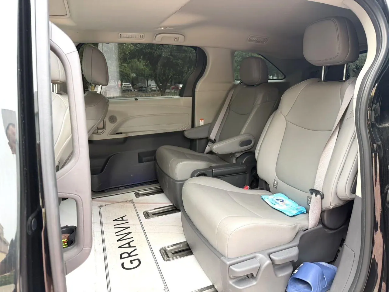 Toyota 2023 Grevia HYBRID 2.5 Stepless Comfort Edition Automatic Transmission 4