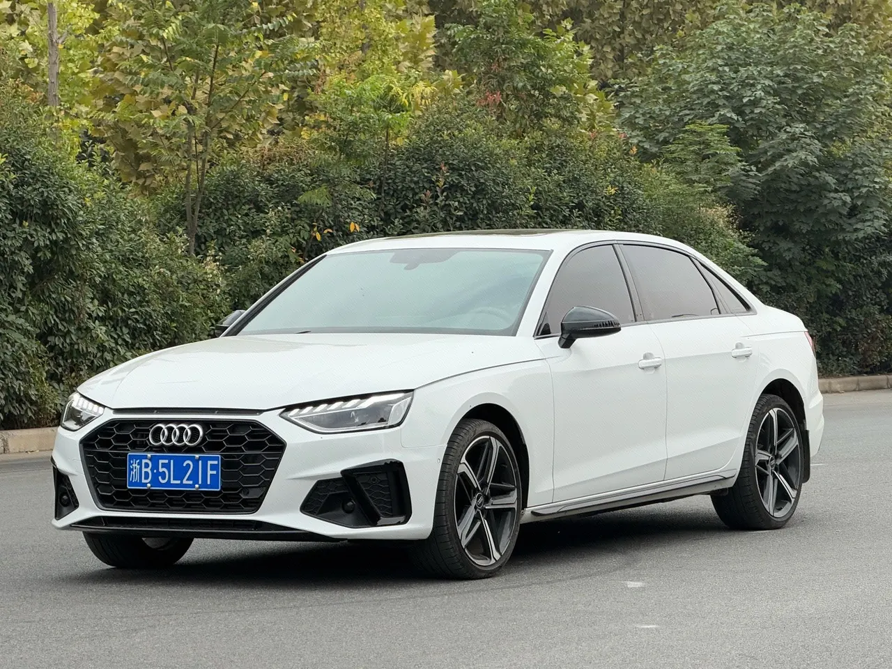 Открыть галерею: Audi 2024 A4L 2.0TFSI 40TFSI Deluxe Dynamic Automatic