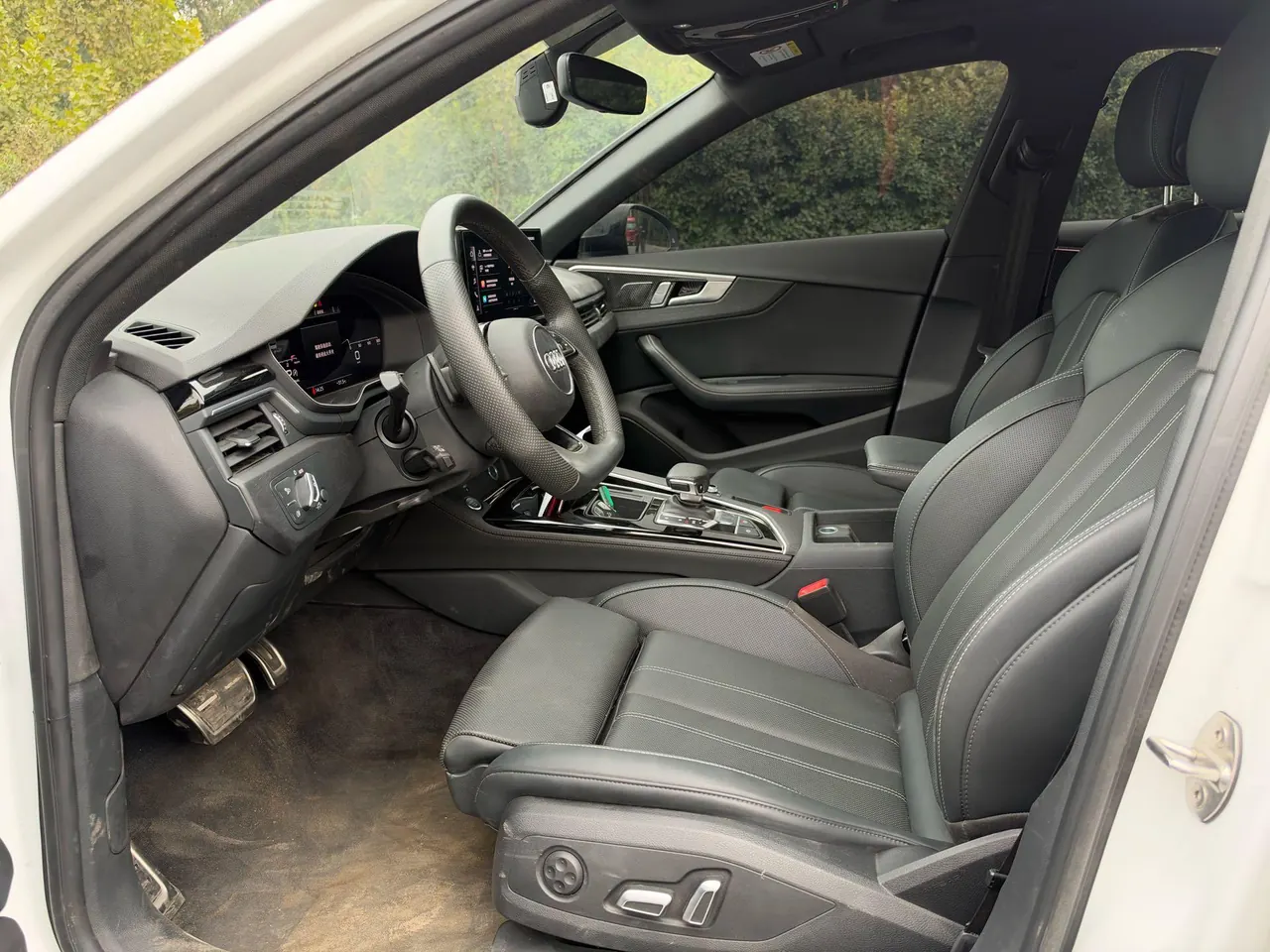 Audi 2024 A4L 2.0TFSI 40TFSI Deluxe Dynamic Automatic 3
