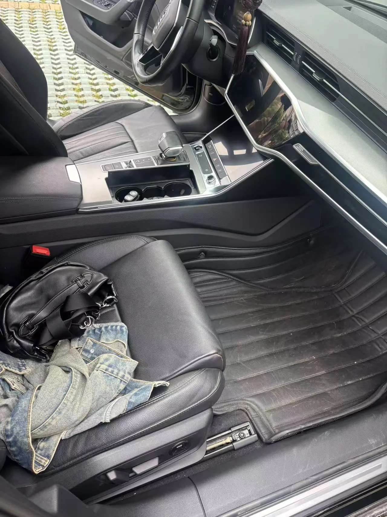 Audi 2022 A6L 2.0TFSI 45TFSI Zhenzhiya Automatic Gear 4