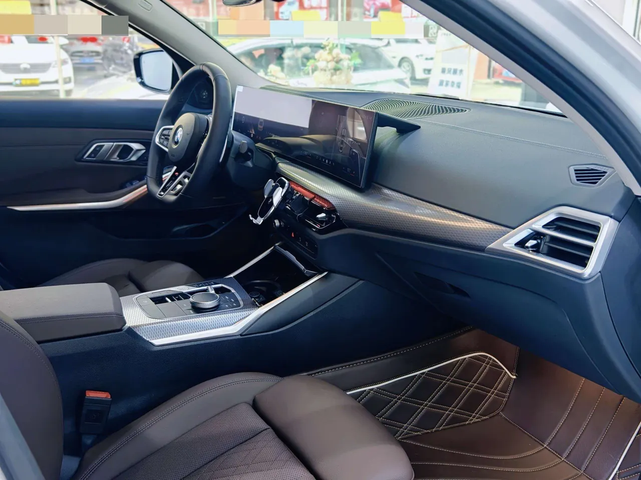 Открыть галерею: BMW 3 Series 2025 330Li 2.0T M Sports Obsidian Night Suit Automatic Gear
