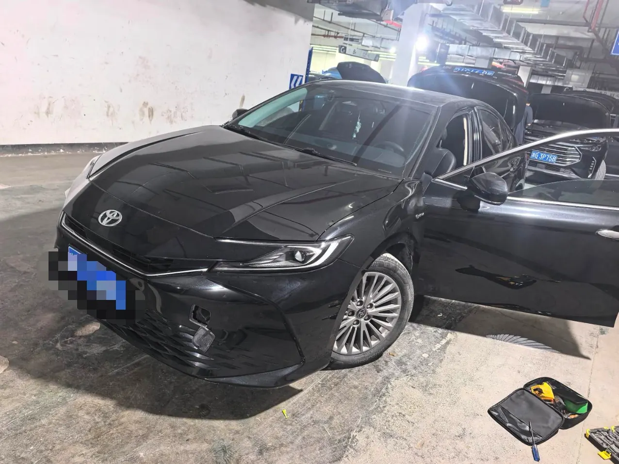 Открыть галерею: Toyota 2024 Camry Dual Engine 2.0HG Stepless Premium Edition Automatic Gear