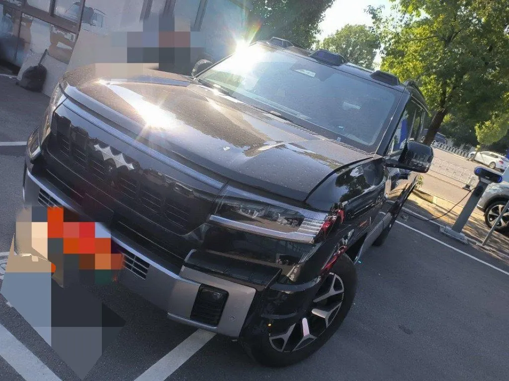 FangChengBao 2025 Leopard 8 2.0T Stepless Zhiyong Flagship Edition 6-seat Automatic Gear - View 1