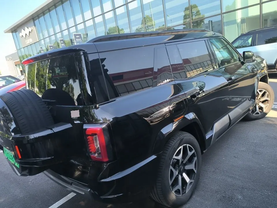 FangChengBao 2025 Leopard 8 2.0T Stepless Zhiyong Flagship Edition 6-seat Automatic Gear 2