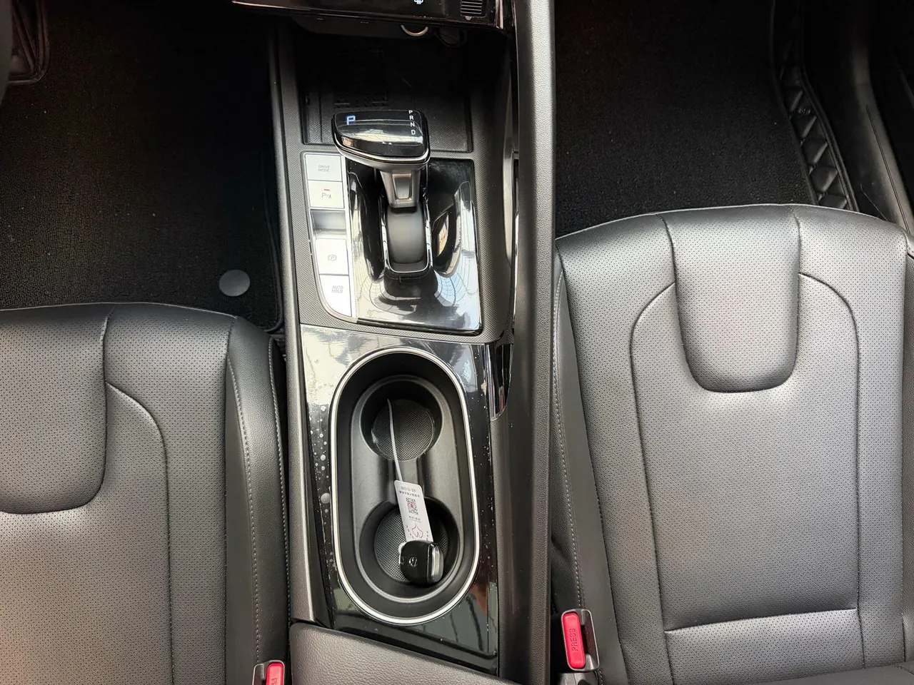 Hyundai 2022 Elantra -3-compartment 1.5 stepless LUX premium automatic gear 10