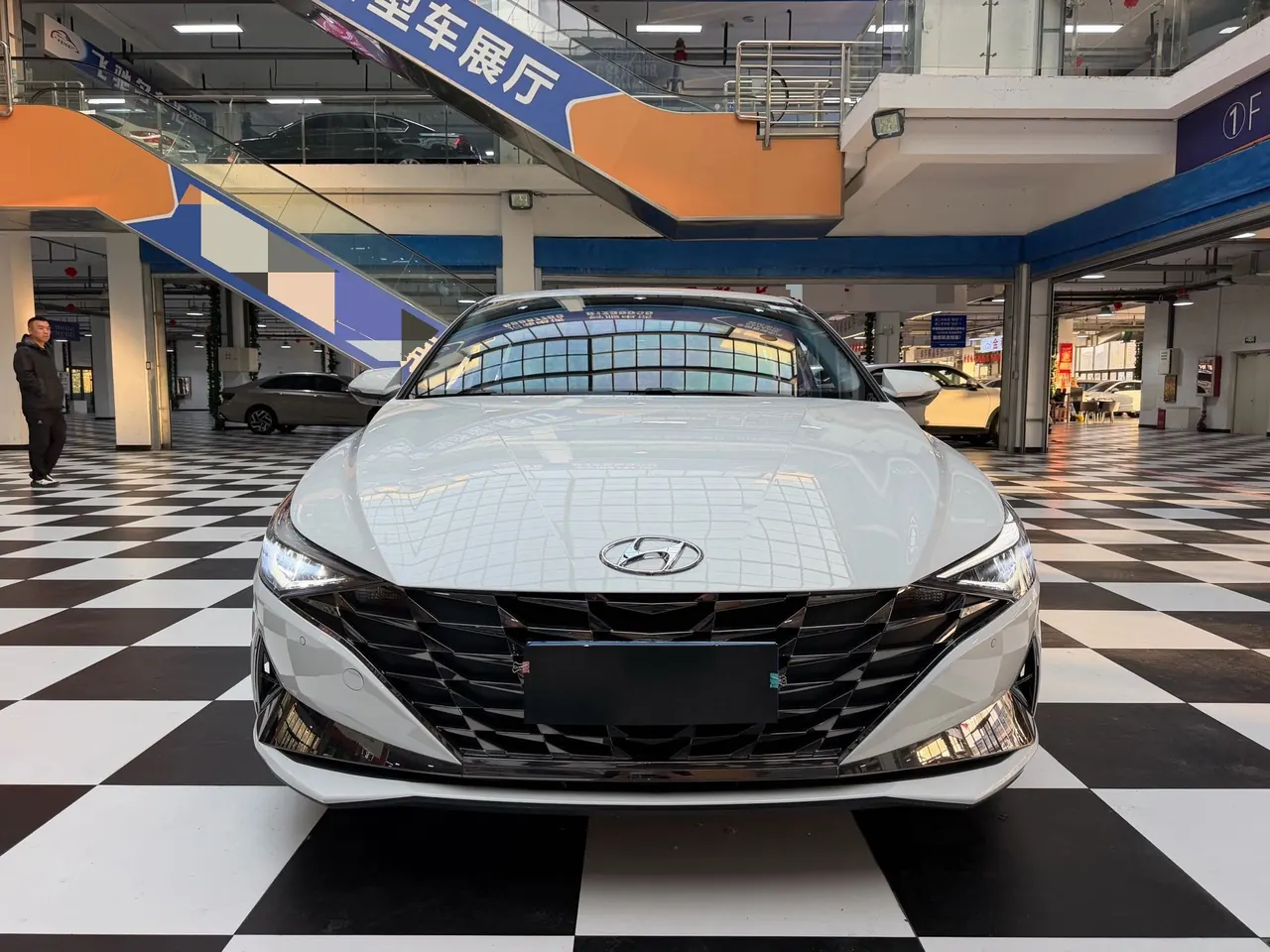 Hyundai 2022 Elantra -3-compartment 1.5 stepless LUX premium automatic gear 2