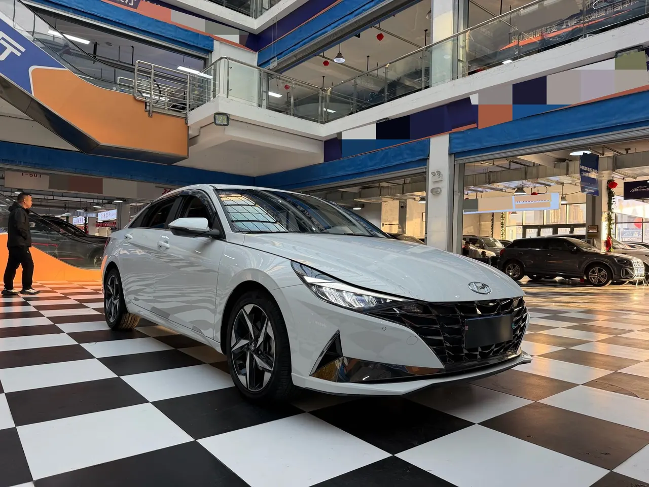 Hyundai 2022 Elantra -3-compartment 1.5 stepless LUX premium automatic gear 3