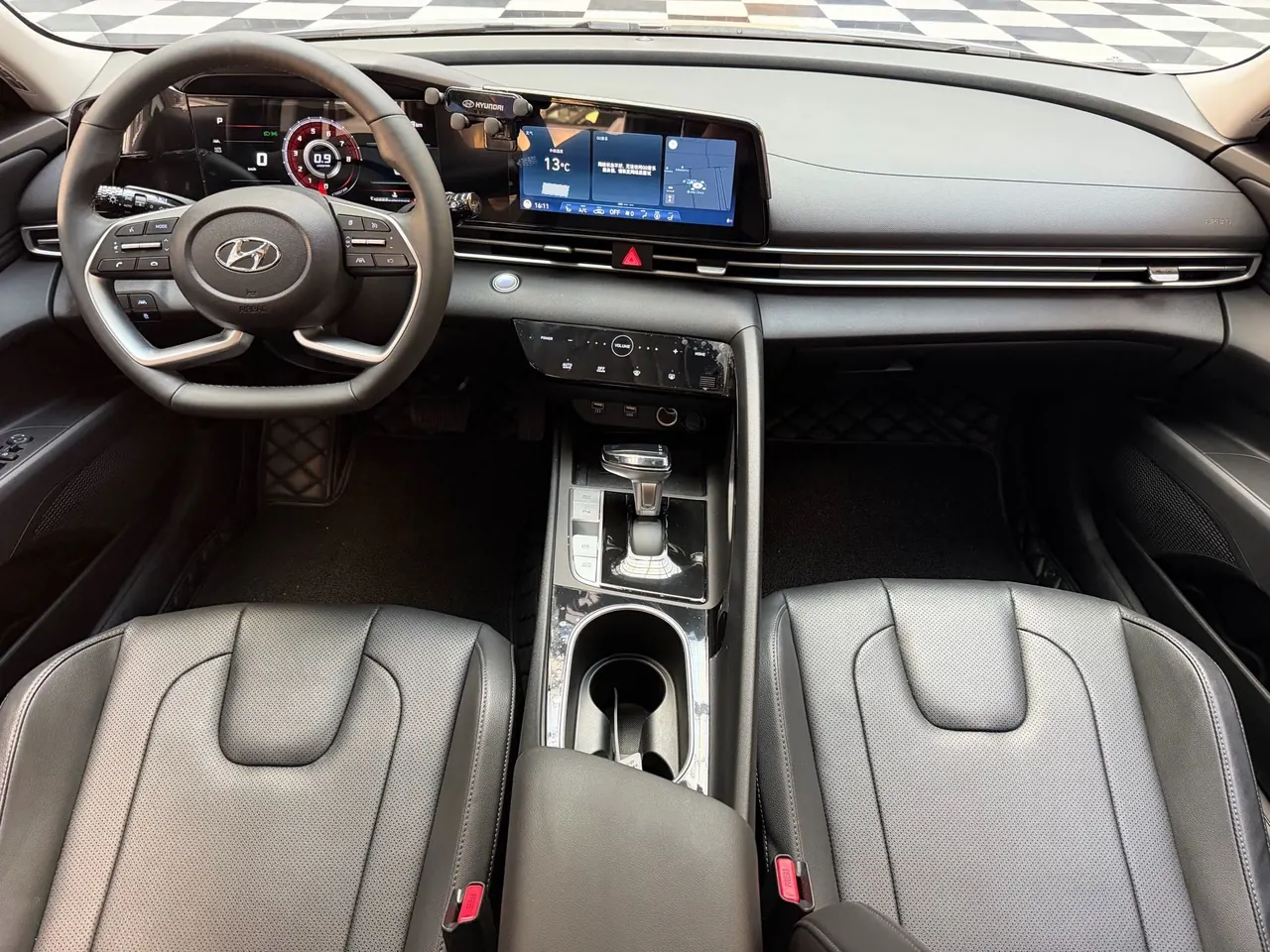 Hyundai 2022 Elantra -3-compartment 1.5 stepless LUX premium automatic gear 8