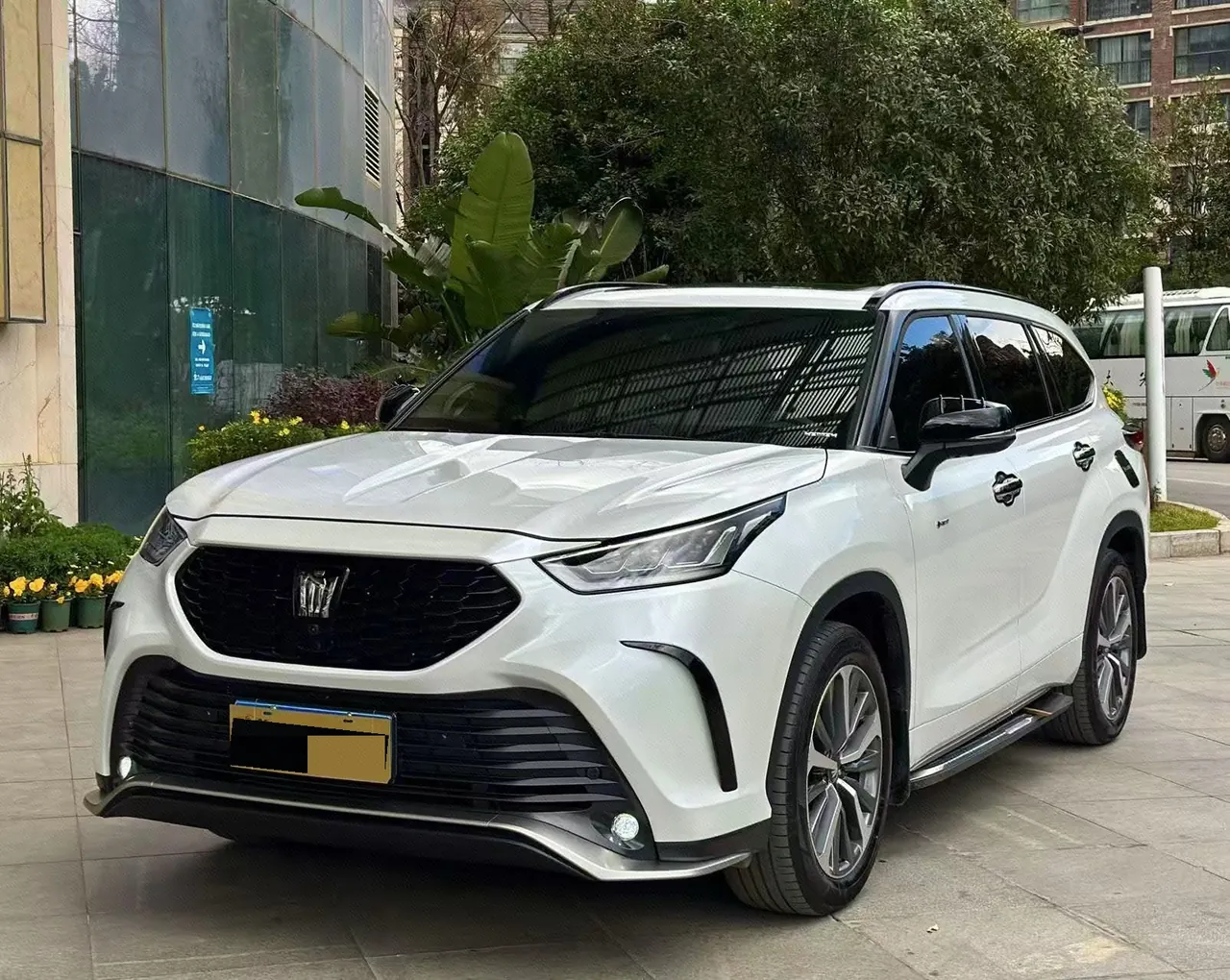 Toyota 2024 Crown Land Release HEV 2.5 Stepless Four-wheel Drive Premium Edition Automatic Gear - View 1