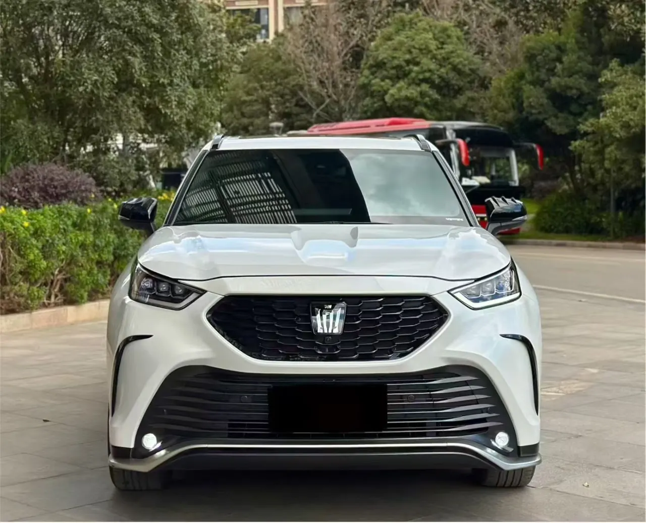 Toyota 2024 Crown Land Release HEV 2.5 Stepless Four-wheel Drive Premium Edition Automatic Gear 2