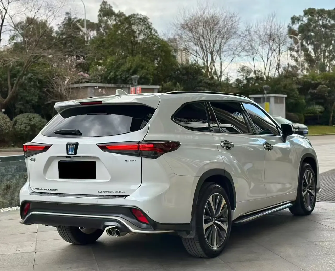Toyota 2024 Crown Land Release HEV 2.5 Stepless Four-wheel Drive Premium Edition Automatic Gear 4