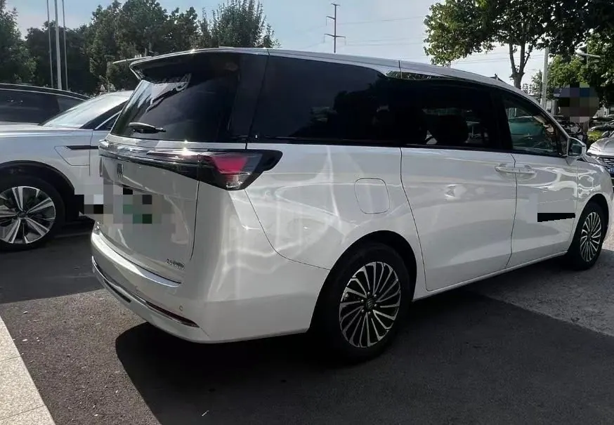 Buick 2025 GL8 Lu Shang 1.5T Premium Edition 7-seat Automatic Gear 3