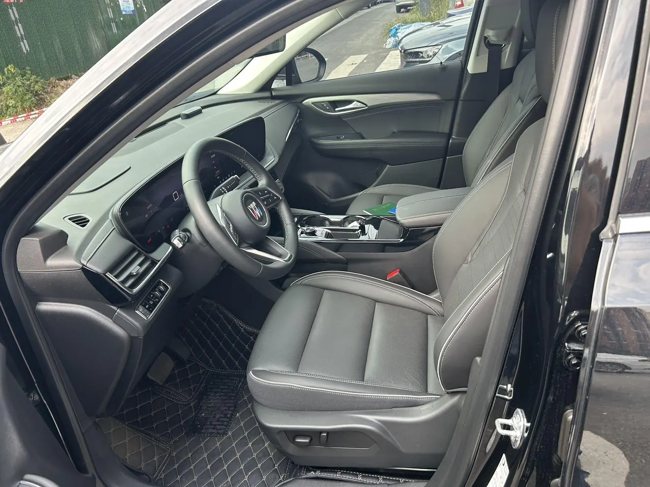Buick 2025 Angkewei Plus 2.0T 28T Two-Drive Platinum Edition Automatic Gear 2
