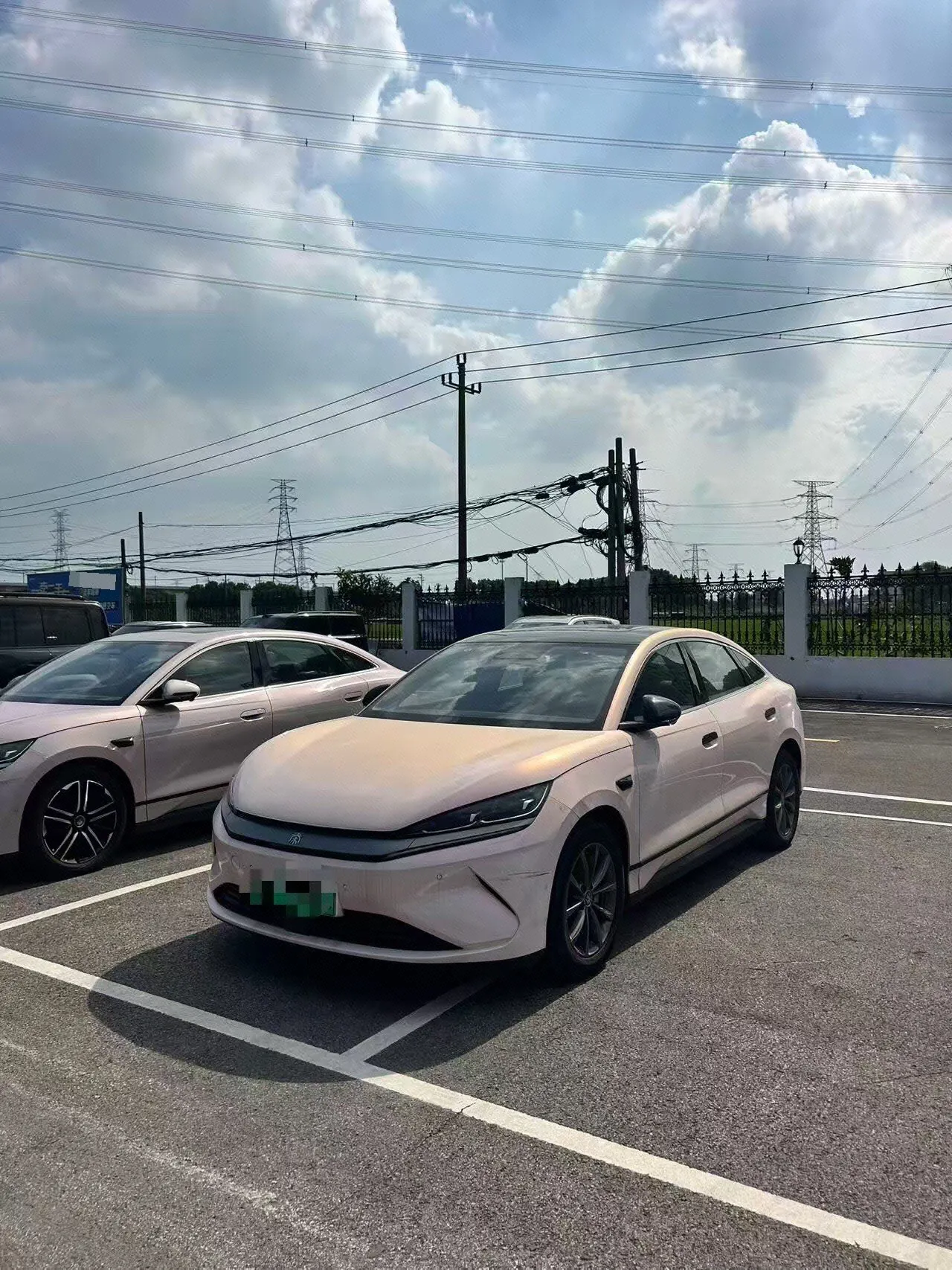 Открыть галерею: BYD 2025 Qin L EV 545KM Exceed automatic gear