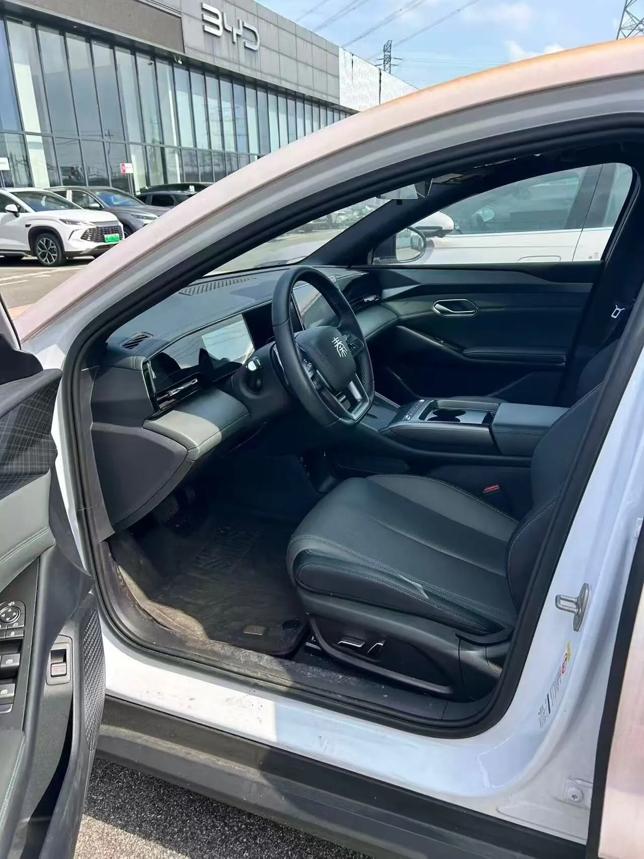 BYD 2025 Qin L EV 545KM Exceed automatic gear 3