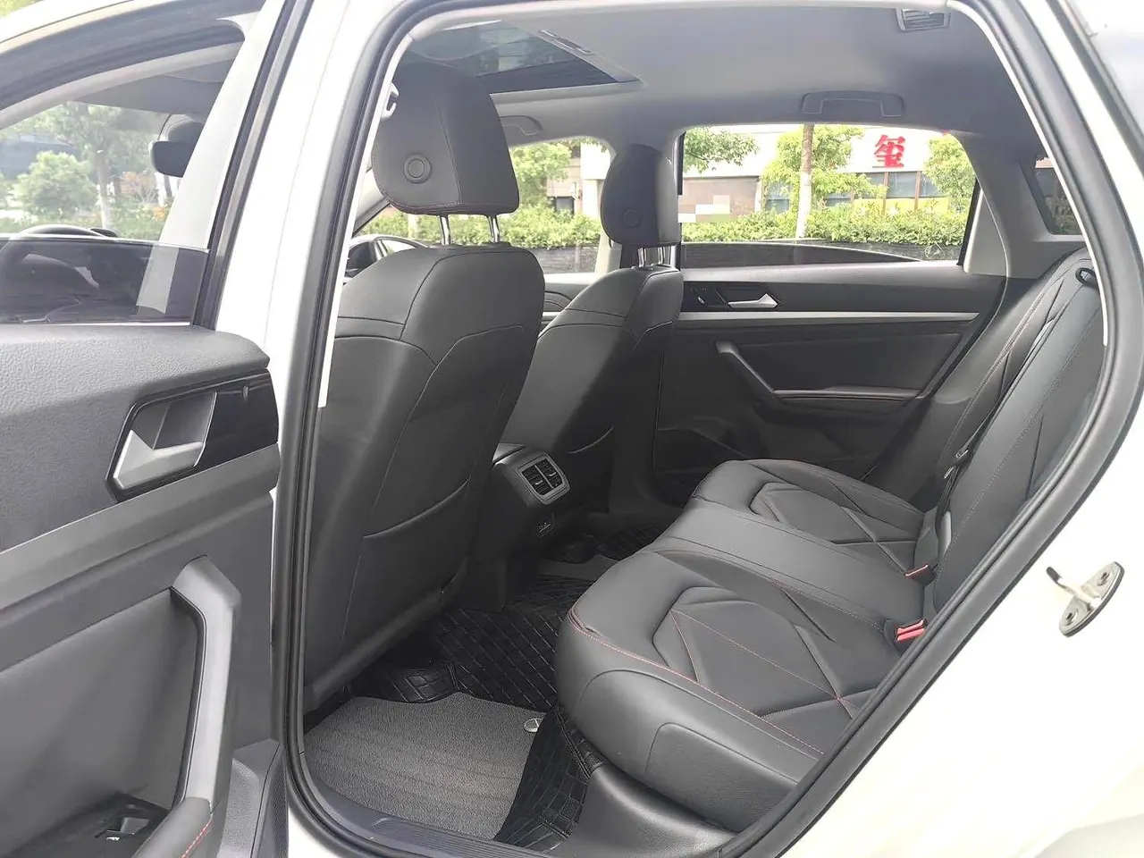 Volkswagen 2024 Lavida 1.5TSI 300TSI Star Leading Edition Automatic Gear 2