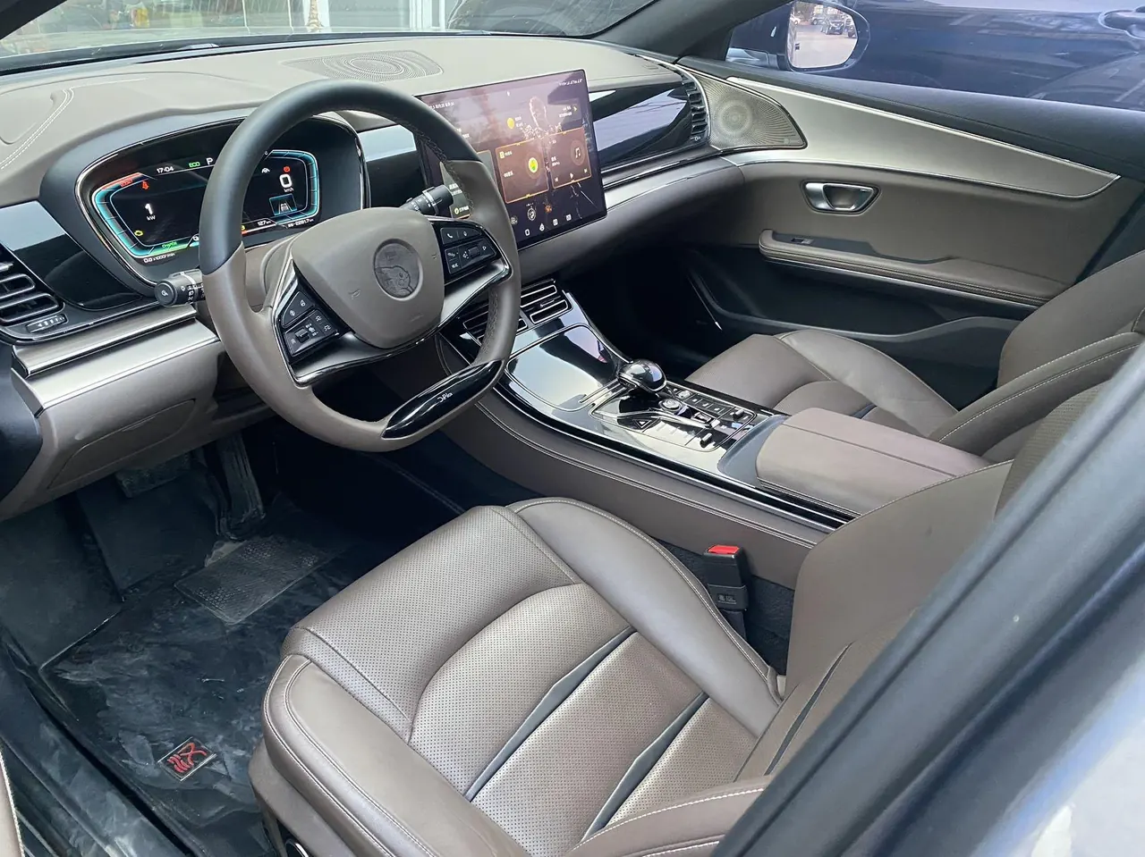 BYD 2020 Han DM 2.0T four-wheel drive performance version luxury automatic gear 5