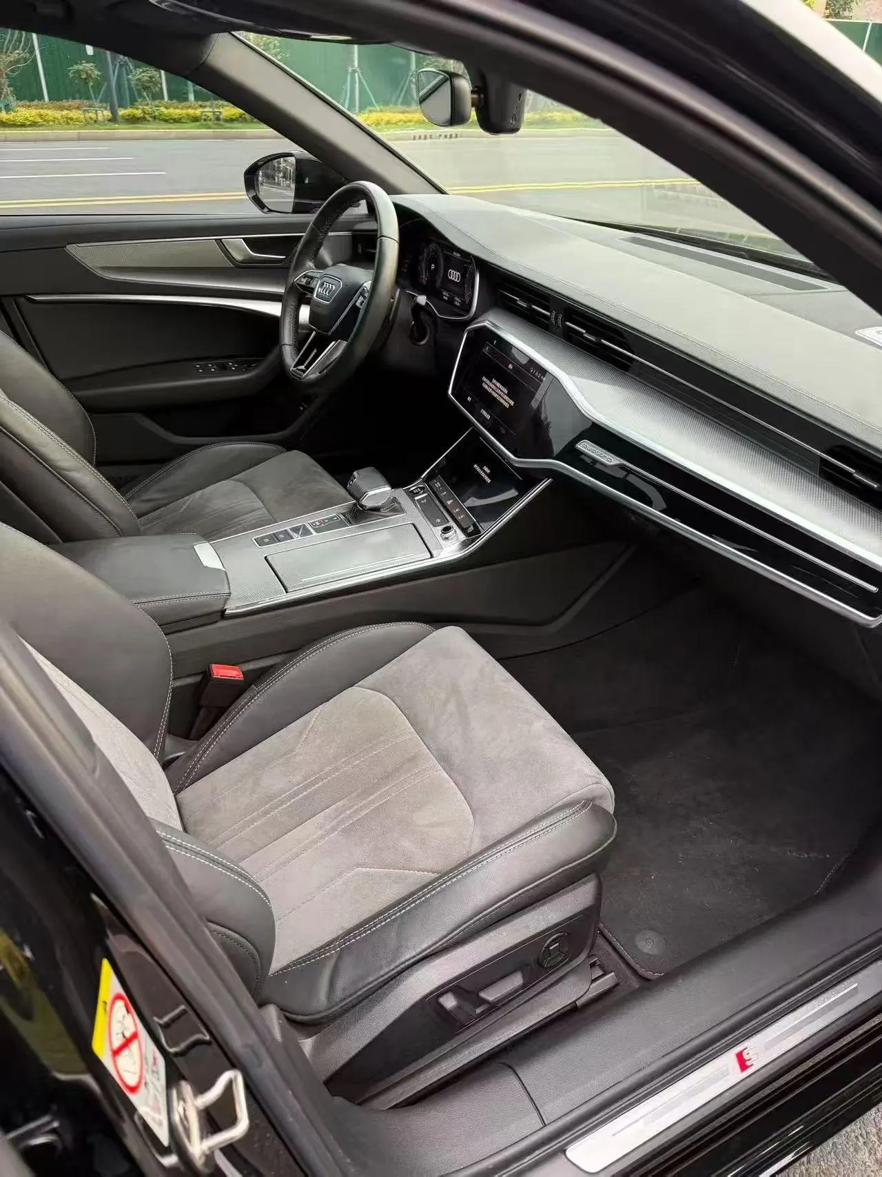 Audi 2020 A6L 2.0TFSI 45TFSI Quattro Selected Dynamic Automatic 3