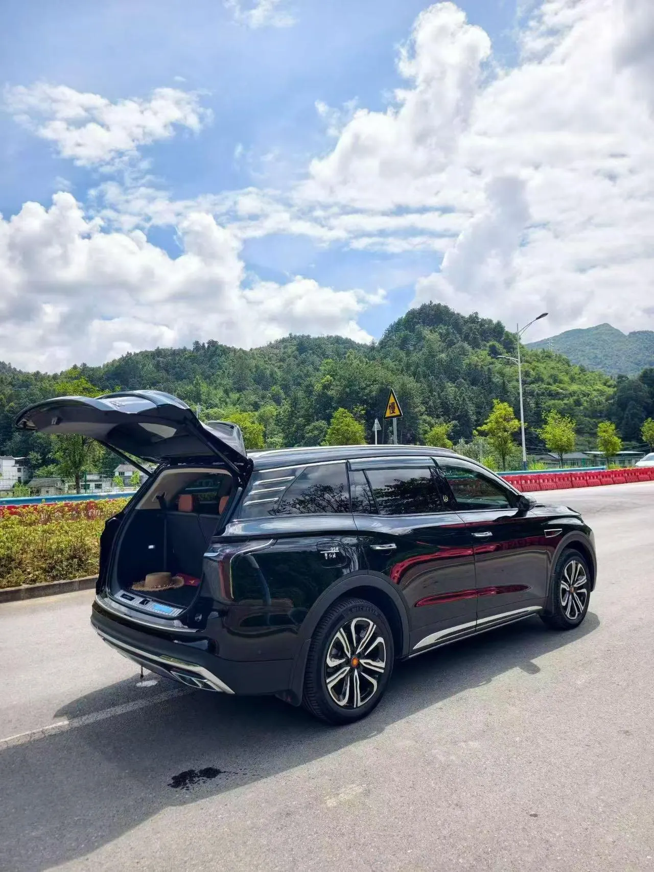HongQi 2023 HS7 48V 2.0T 4-wheel drive flag collar version 6-seat automatic gear 6