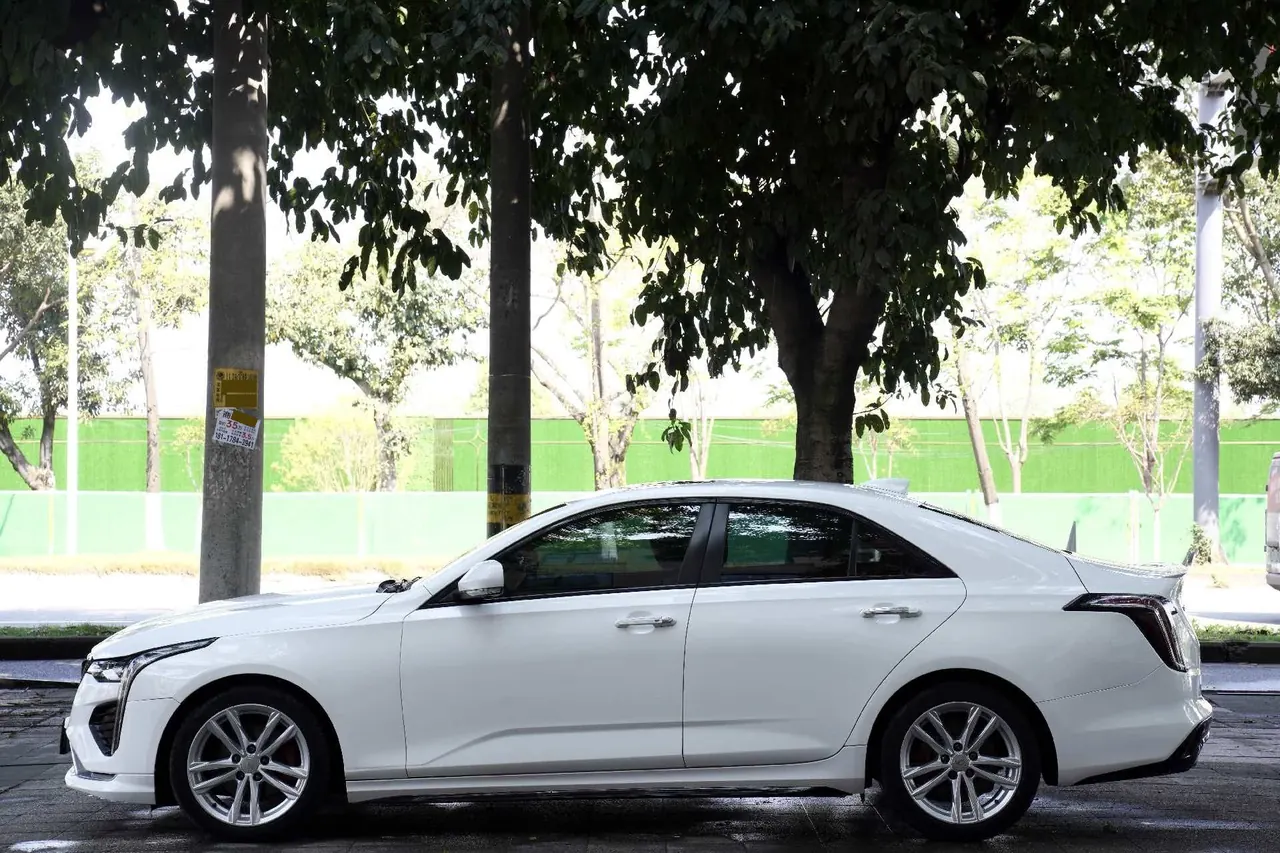 Cadillac 2020 CT4 2.0T 28T fashion automatic gear 3