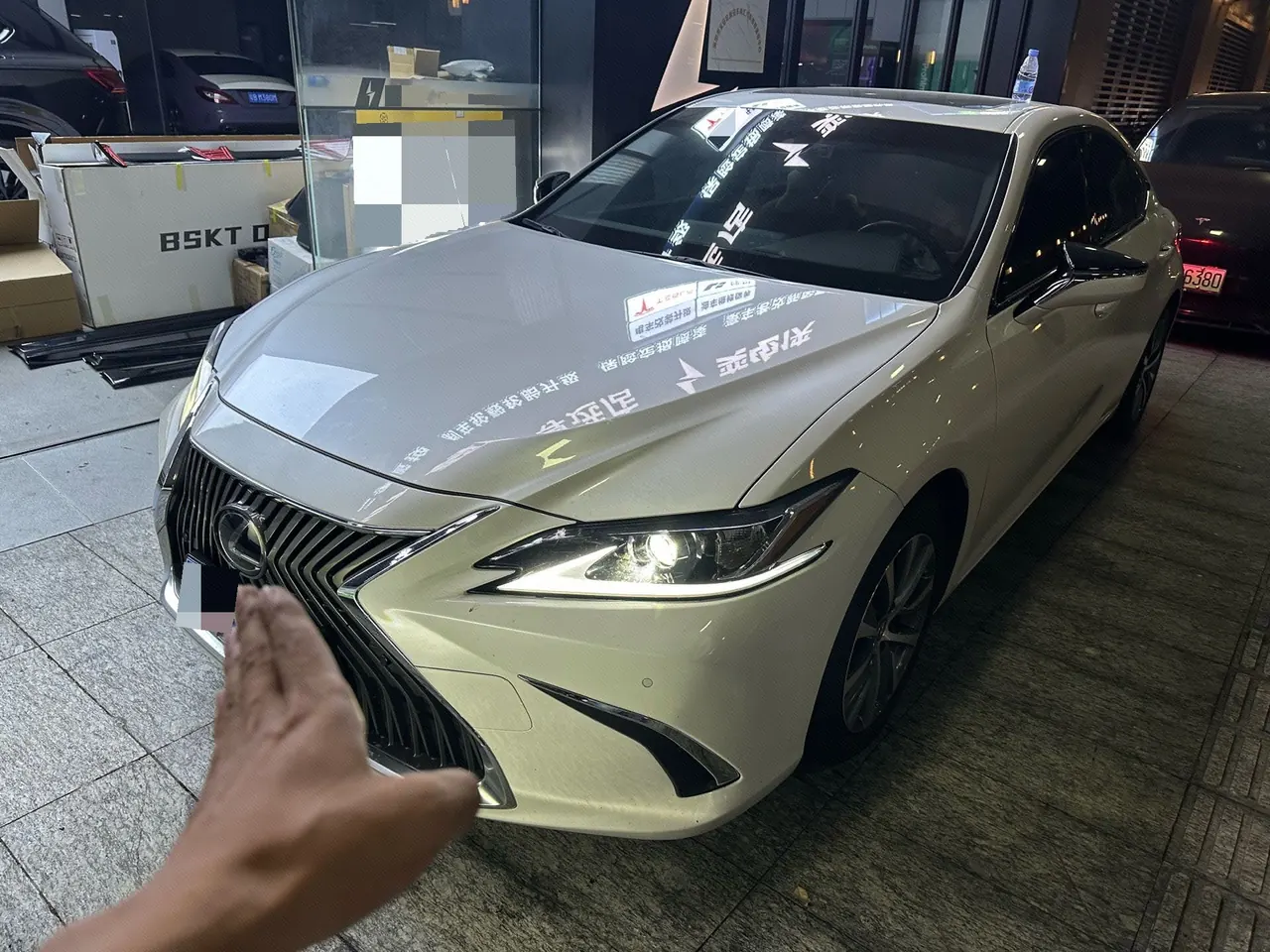 Открыть галерею: Lexus ES (Imported) 2020 ES200 2.0 Stepless Deluxe Edition Automatic Gear