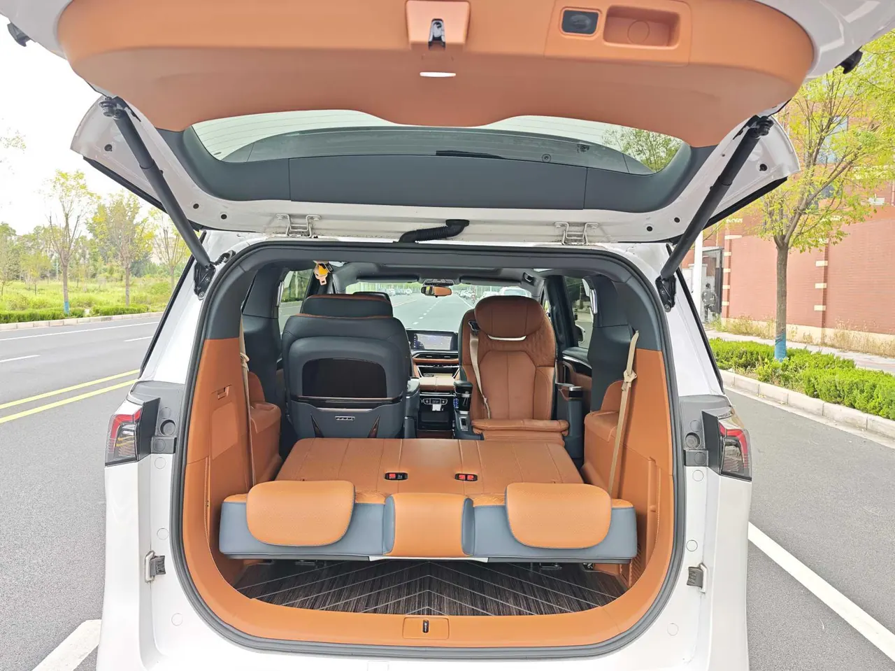 Buick 2025 GL8 Lu Shang 1.5T Smart Edition 7-seat Automatic Gear 7